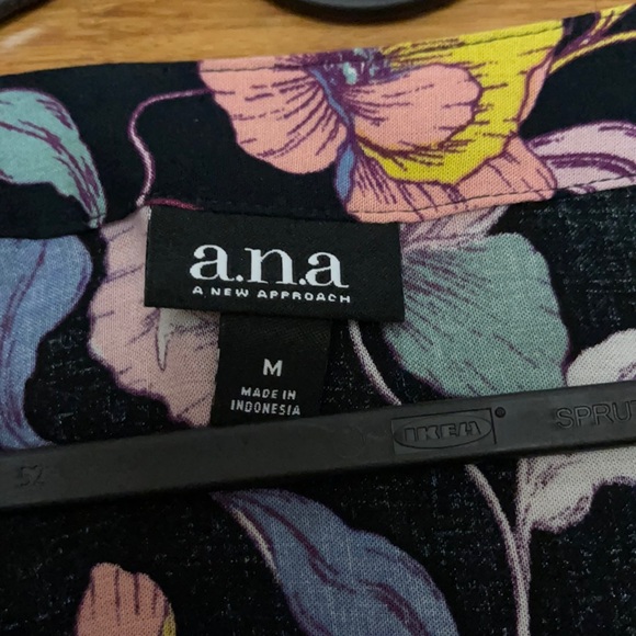 A.n.a Black Floral Blouse - Picture 4 of 6